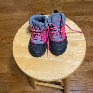 Girls Nike snow boot